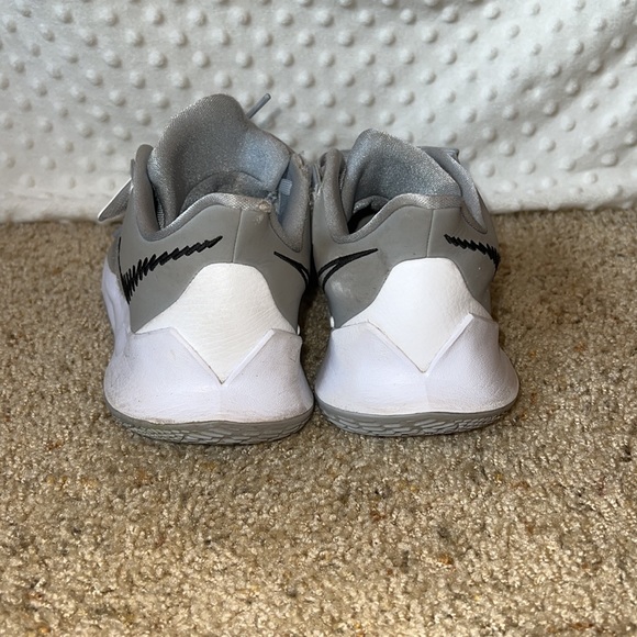 Kyrie Low 3 TB - Picture 6 of 10